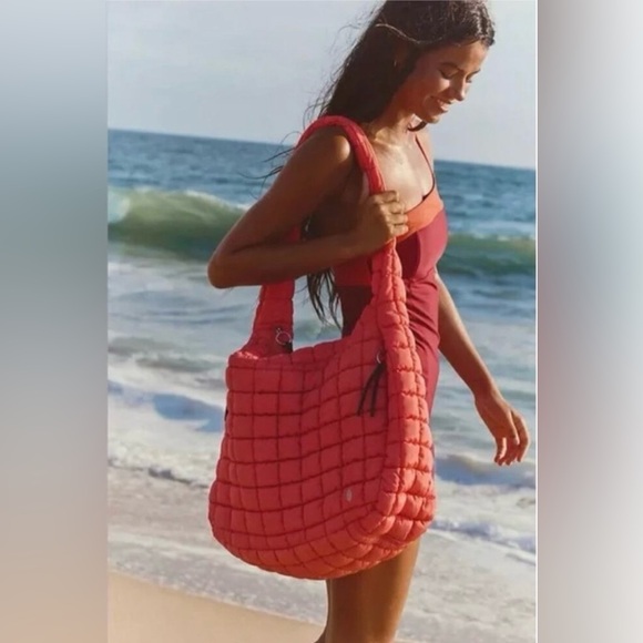 FREE PEOPLE MOVEMENT CORAL Quilted Carryall Bag NWT - Picture 3 of 6